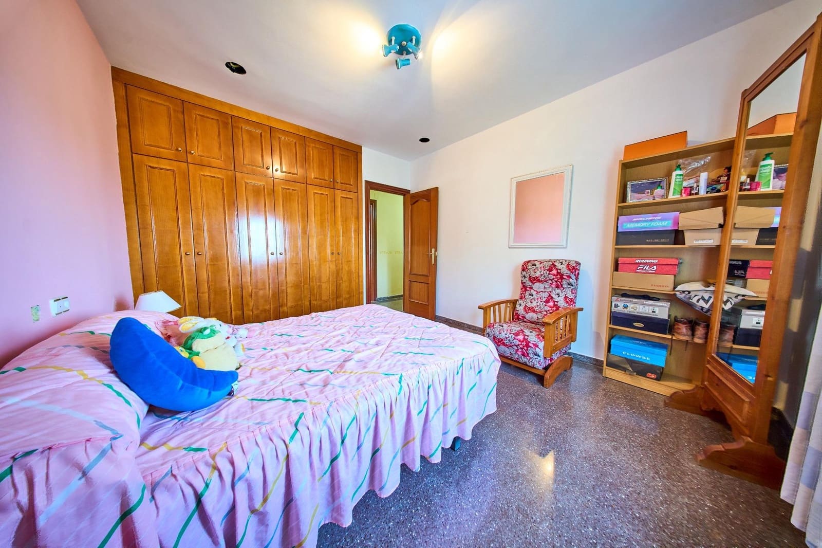 6 bedroom Villa for sale in Nivar with pool garage - € 320,000 (Ref: 9931739)