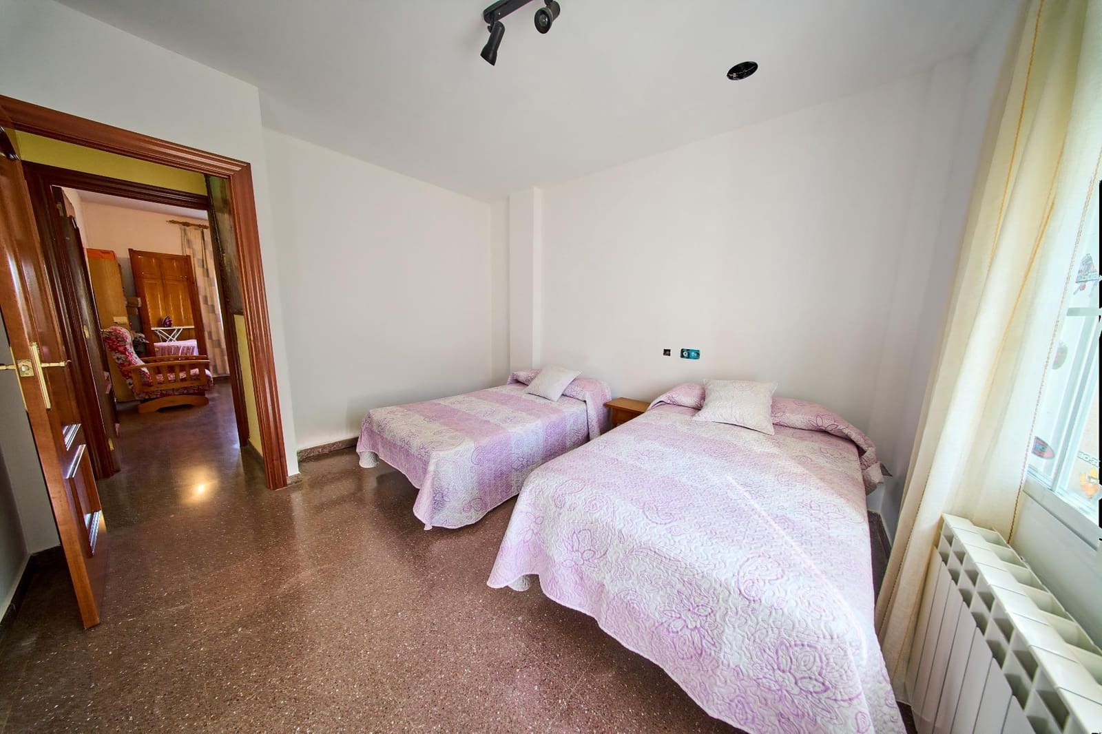 6 bedroom Villa for sale in Nivar with pool garage - € 320,000 (Ref: 9931739)