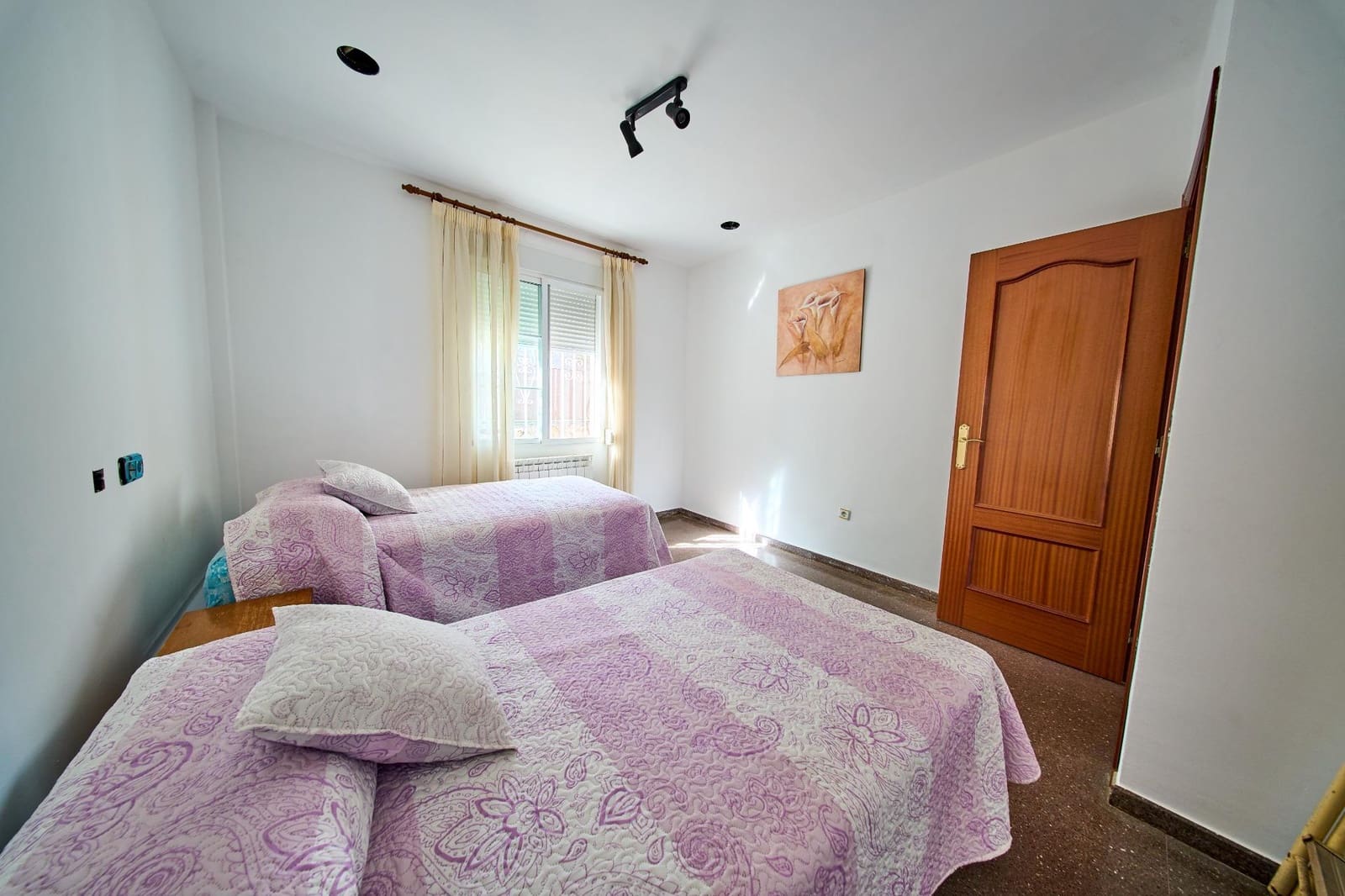 6 bedroom Villa for sale in Nivar with pool garage - € 320,000 (Ref: 9931739)