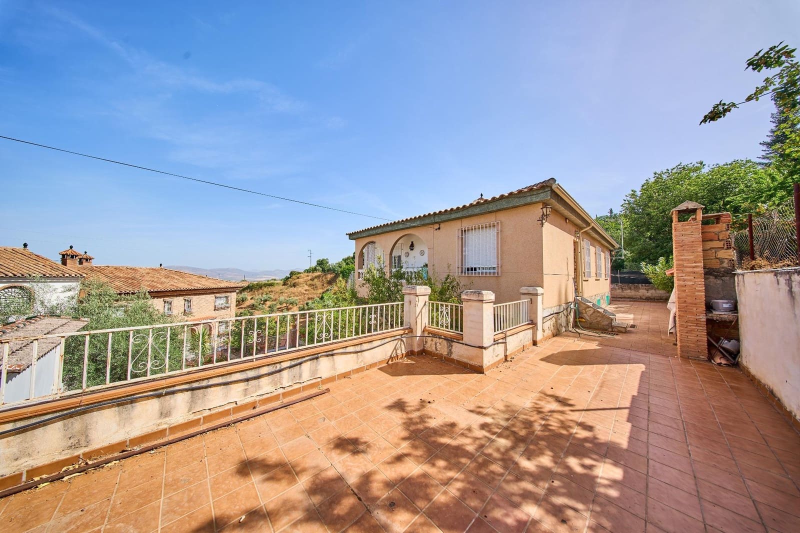 6 bedroom Villa for sale in Nivar with pool garage - € 320,000 (Ref: 9931739)