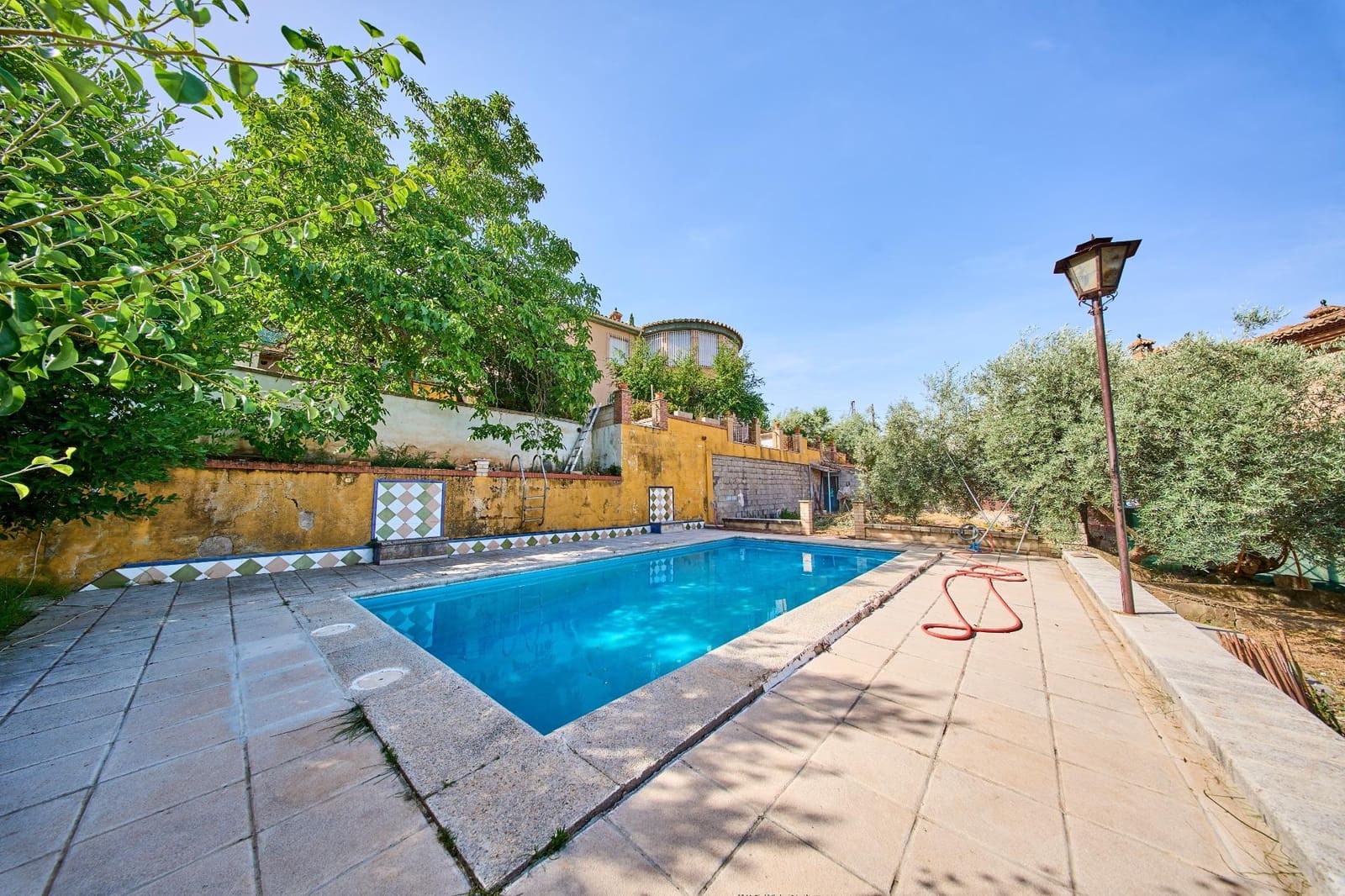 6 bedroom Villa for sale in Nivar with pool garage - € 320,000 (Ref: 9931739)