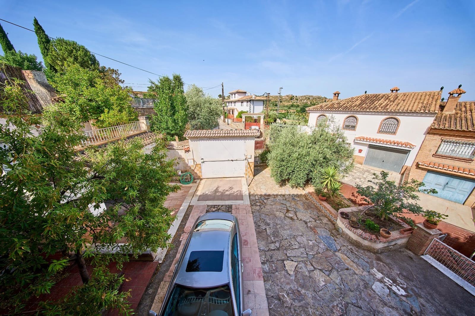 6 bedroom Villa for sale in Nivar with pool garage - € 320,000 (Ref: 9931739)