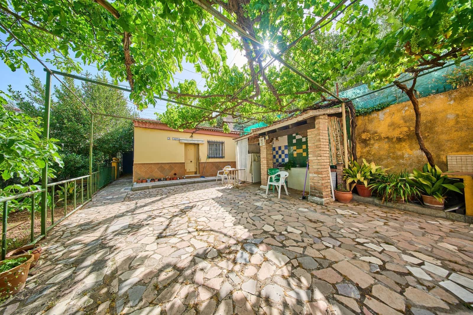 6 bedroom Villa for sale in Nivar with pool garage - € 320,000 (Ref: 9931739)