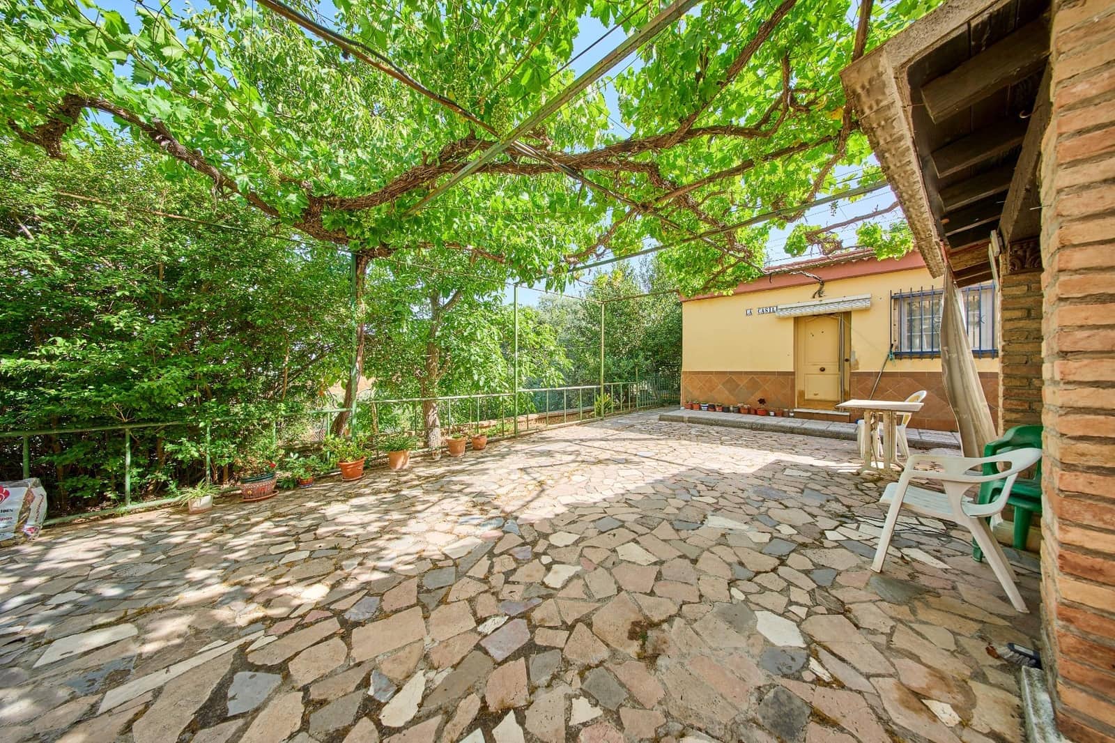 6 bedroom Villa for sale in Nivar with pool garage - € 320,000 (Ref: 9931739)
