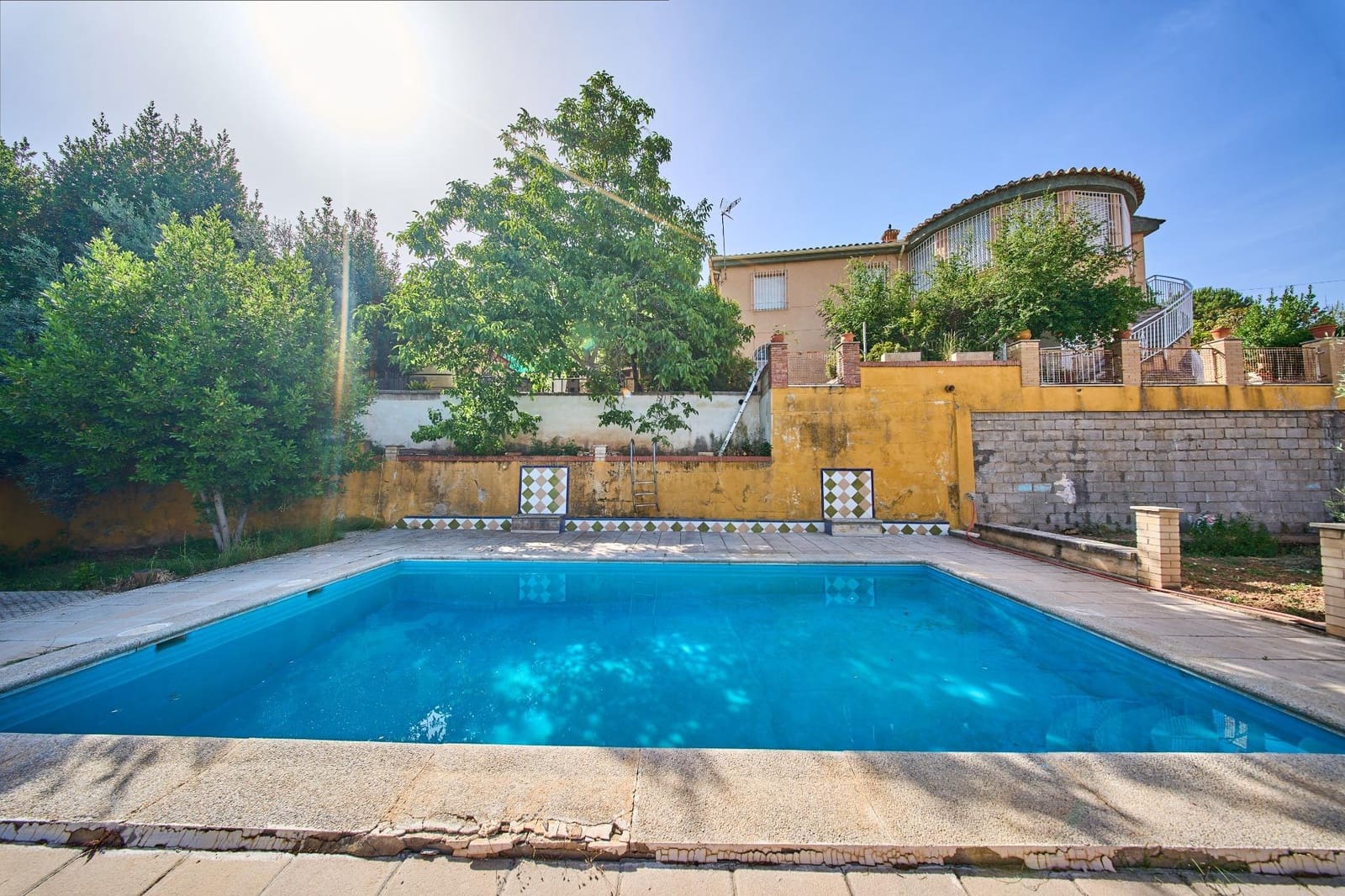 6 bedroom Villa for sale in Nivar with pool garage - € 320,000 (Ref: 9931739)