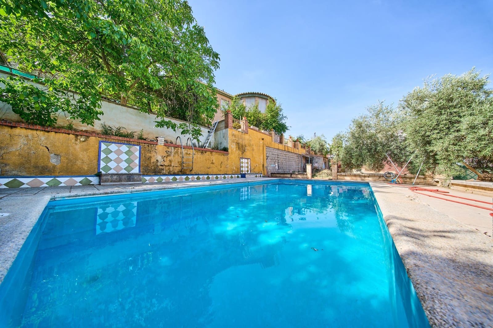 6 bedroom Villa for sale in Nivar with pool garage - € 320,000 (Ref: 9931739)