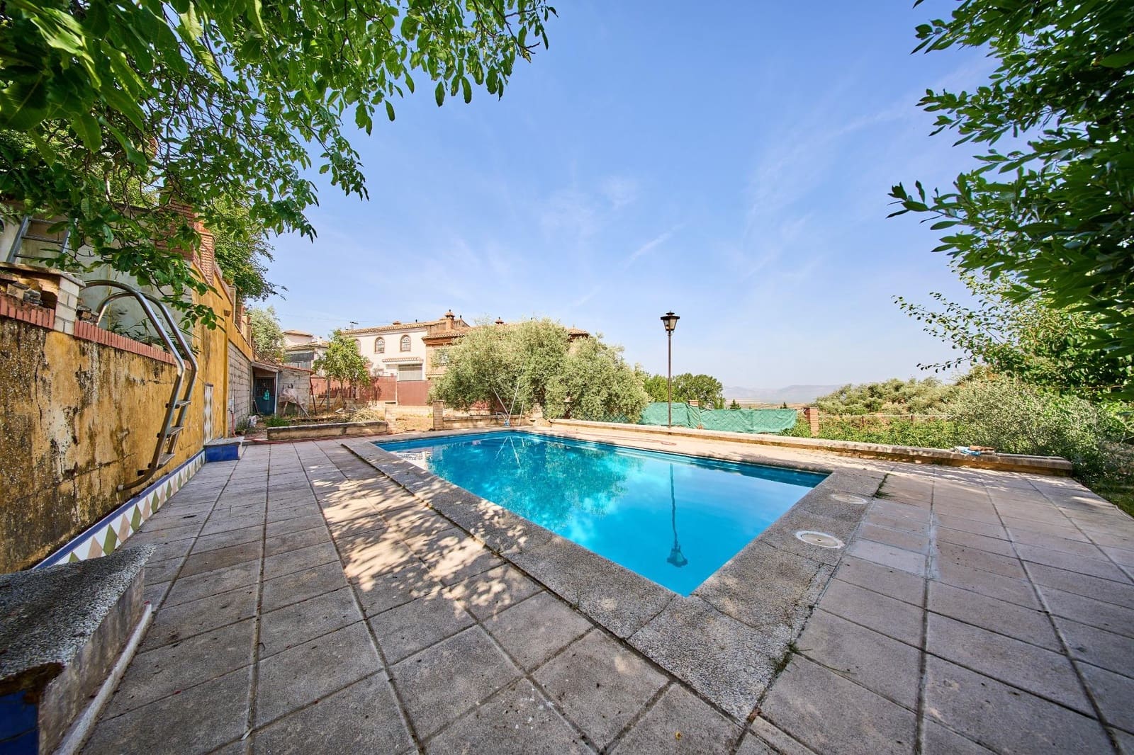 6 bedroom Villa for sale in Nivar with pool garage - € 320,000 (Ref: 9931739)