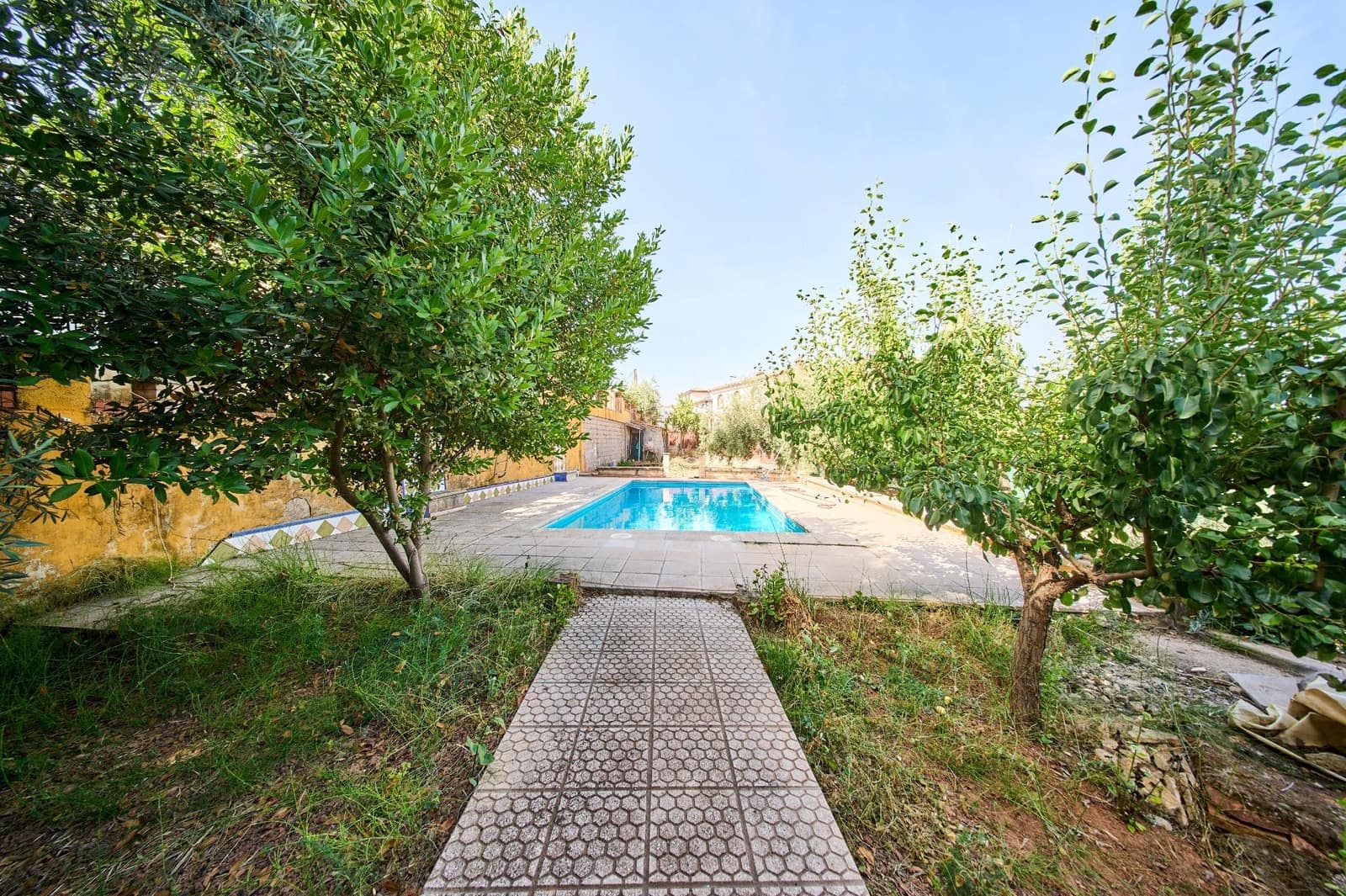 6 bedroom Villa for sale in Nivar with pool garage - € 320,000 (Ref: 9931739)