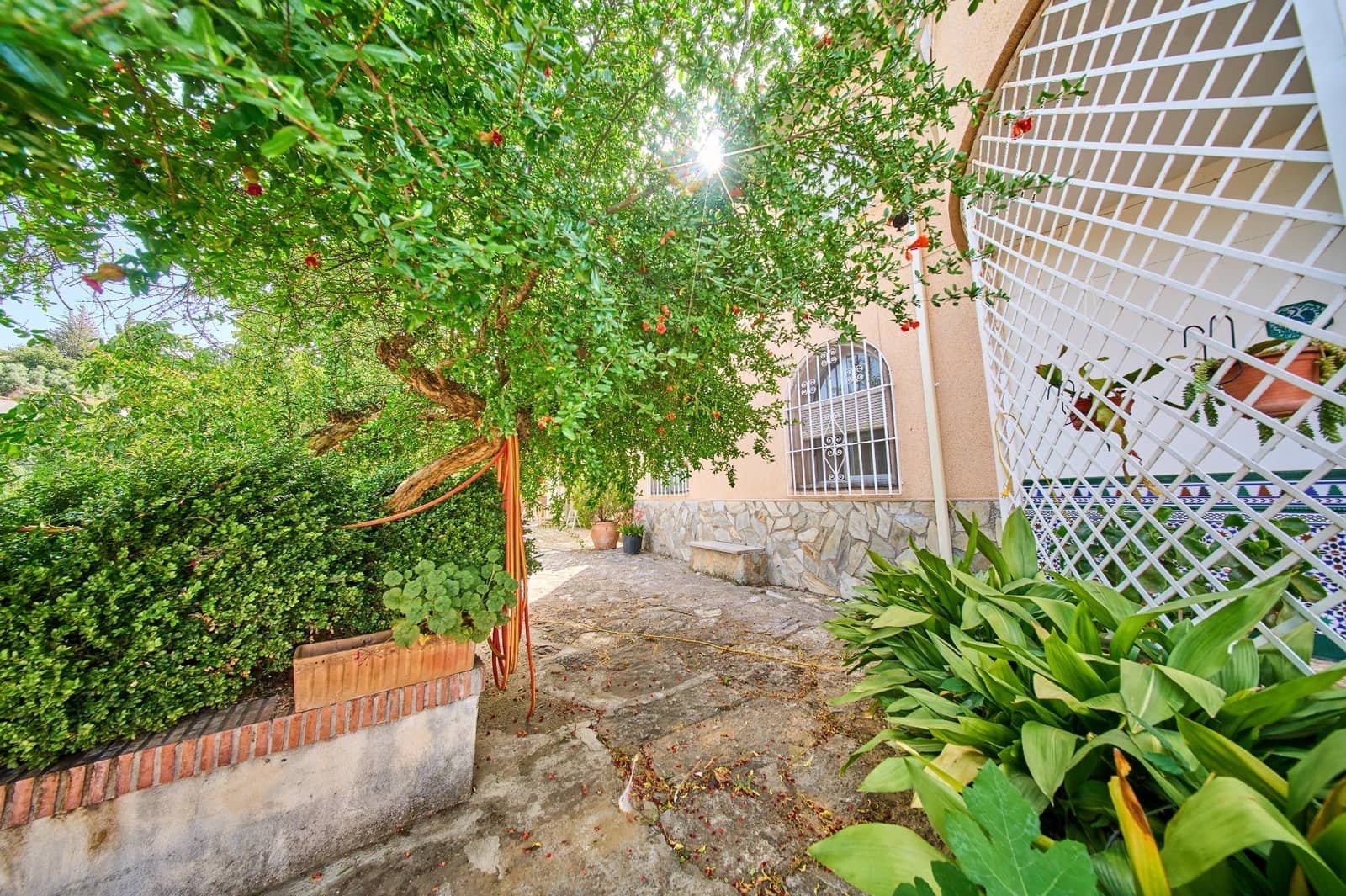 6 bedroom Villa for sale in Nivar with pool garage - € 320,000 (Ref: 9931739)