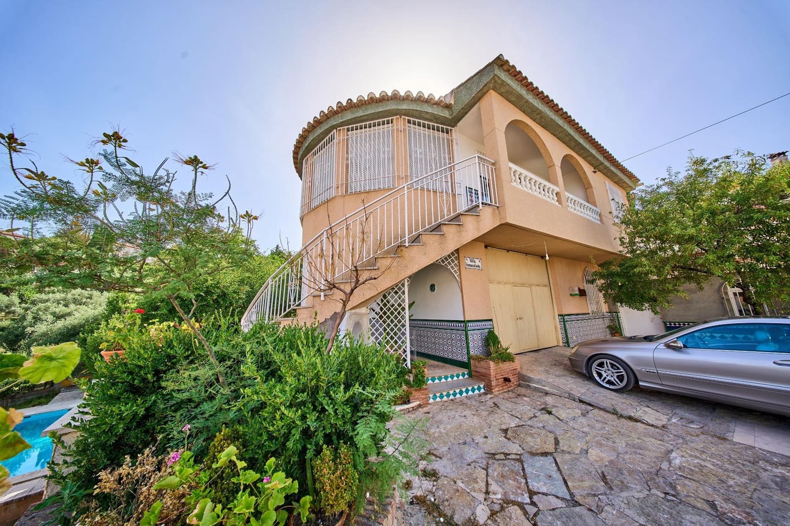 6 bedroom Villa for sale in Nivar with pool garage - € 320,000 (Ref: 9931739)