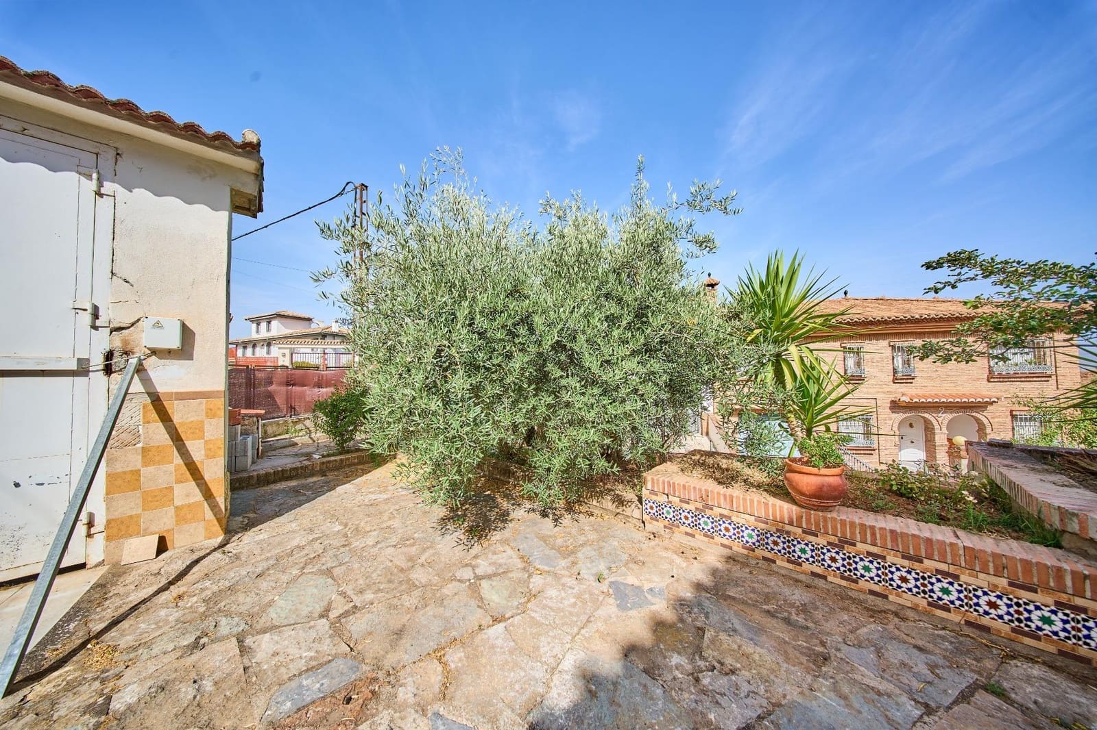 6 bedroom Villa for sale in Nivar with pool garage - € 320,000 (Ref: 9931739)