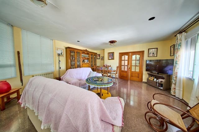 6 slaapkamer Villa te koop in Nívar met zwembad garage - € 299.900 (Ref: 9931739)