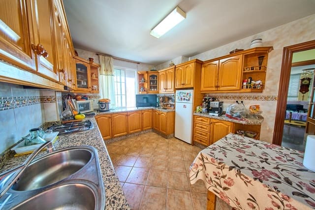 6 slaapkamer Villa te koop in Nívar met zwembad garage - € 299.900 (Ref: 9931739)