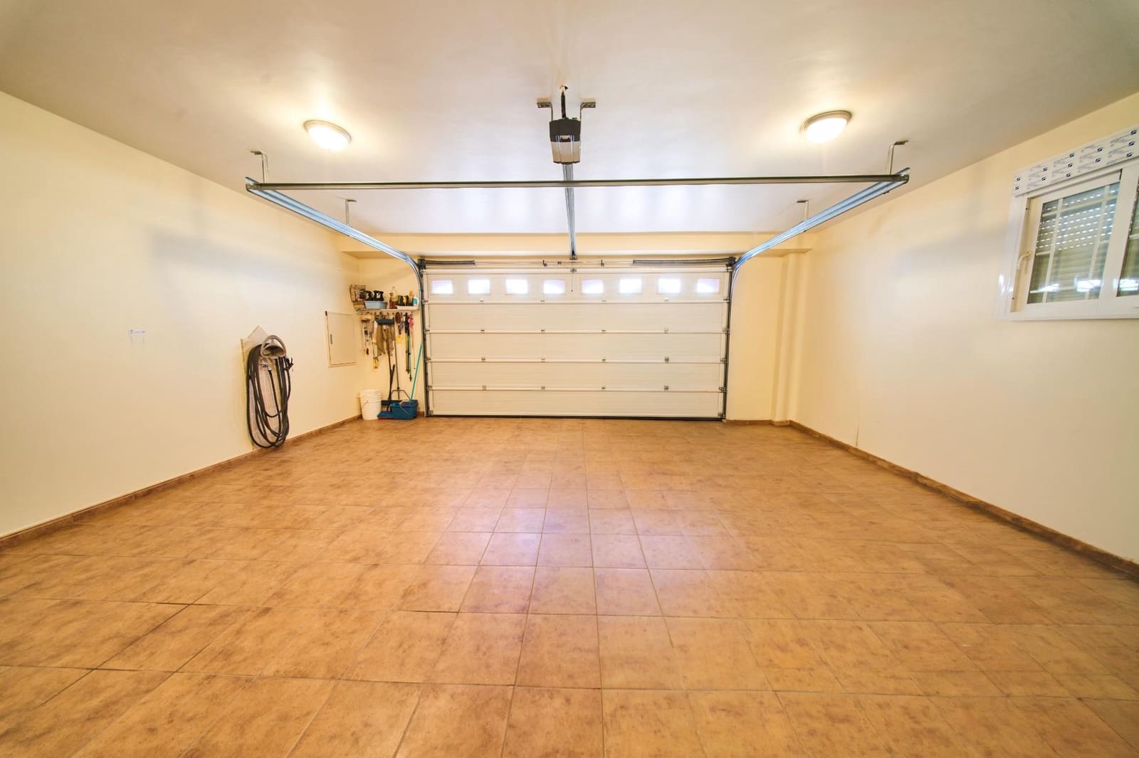 3 soveværelse Villa til salg i Dilar med swimmingpool garage - € 595.000 (Ref: 9938377)