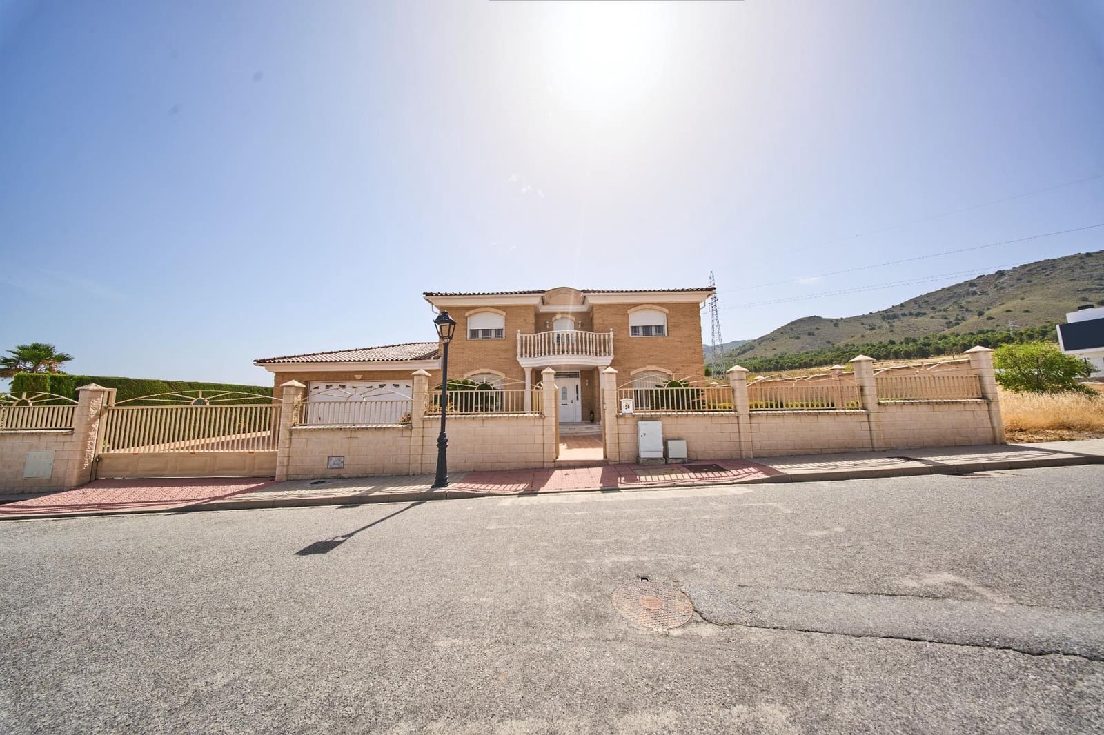 3 soveværelse Villa til salg i Dilar med swimmingpool garage - € 595.000 (Ref: 9938377)