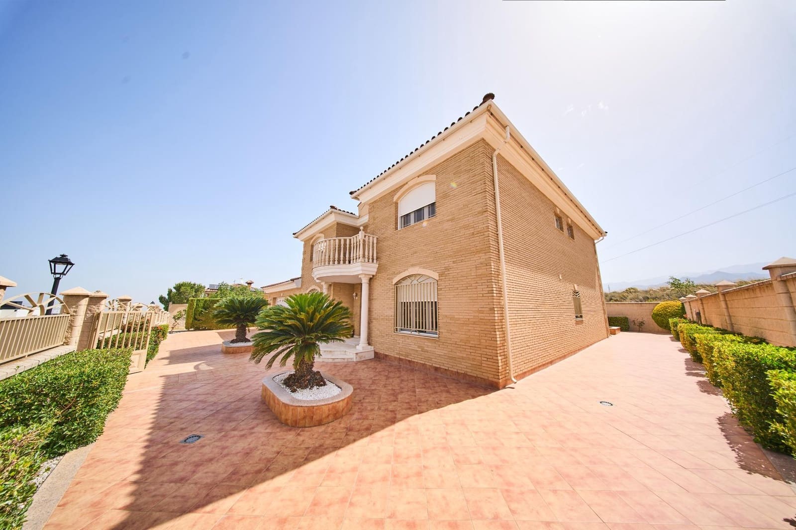 3 soveværelse Villa til salg i Dilar med swimmingpool garage - € 595.000 (Ref: 9938377)