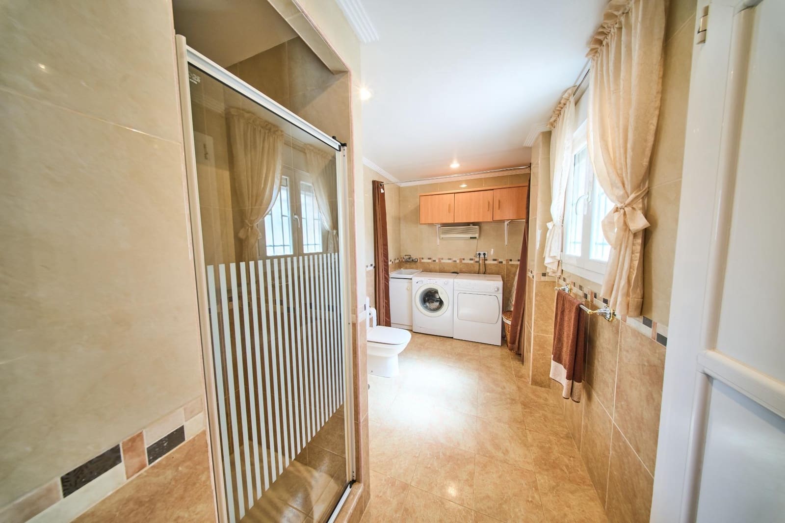 3 soveværelse Villa til salg i Dilar med swimmingpool garage - € 595.000 (Ref: 9938377)