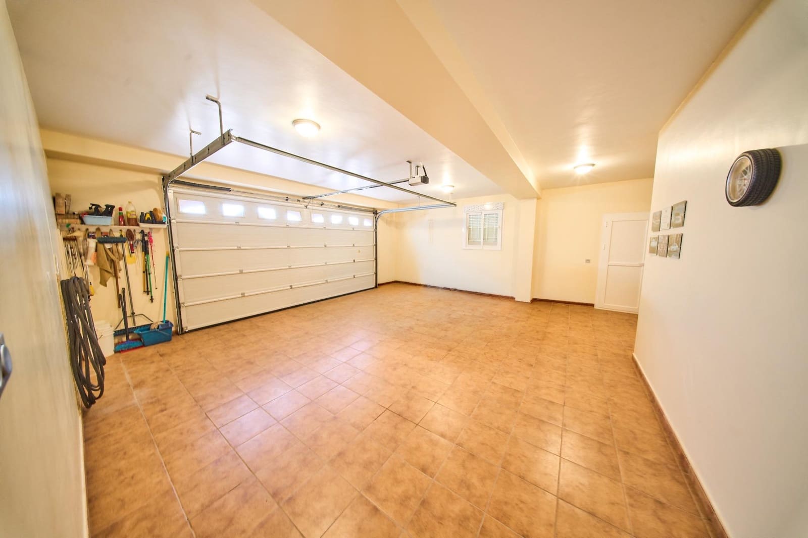 3 soveværelse Villa til salg i Dilar med swimmingpool garage - € 595.000 (Ref: 9938377)