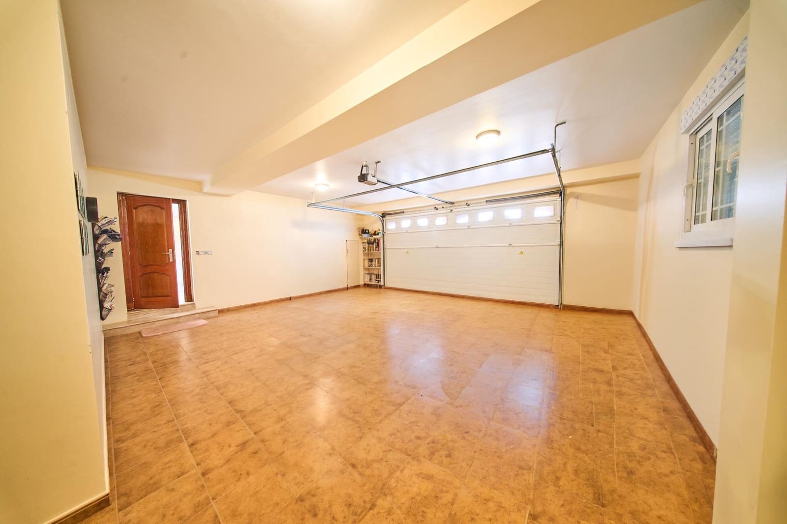 3 soveværelse Villa til salg i Dilar med swimmingpool garage - € 595.000 (Ref: 9938377)