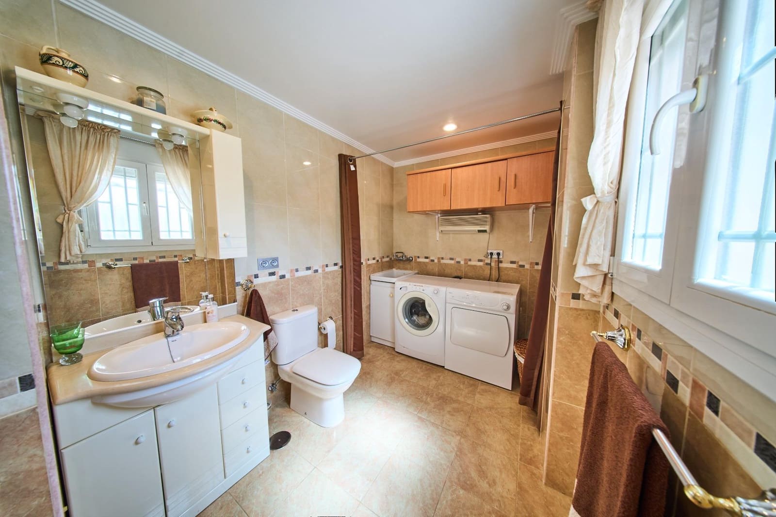 3 soveværelse Villa til salg i Dilar med swimmingpool garage - € 595.000 (Ref: 9938377)