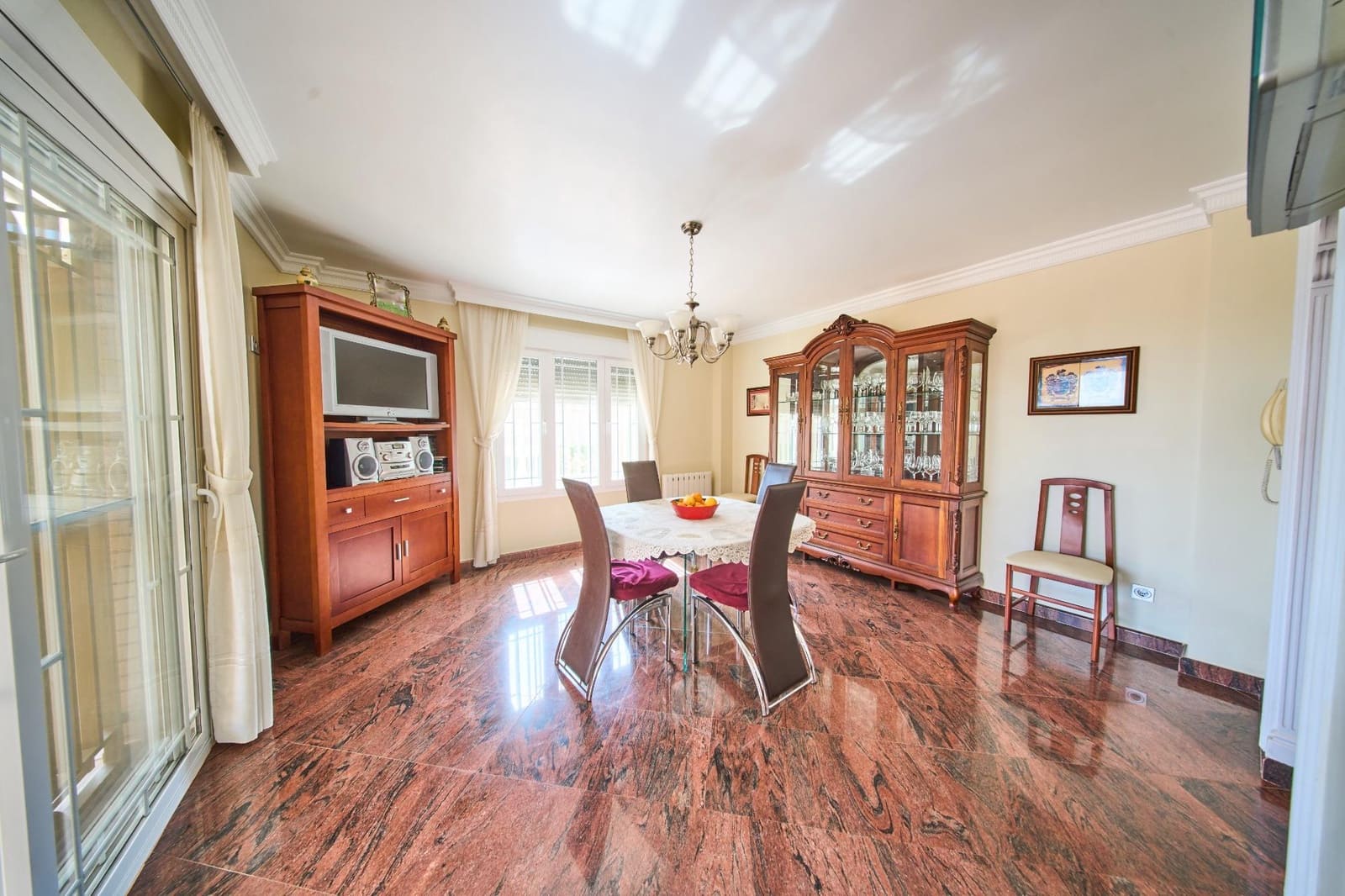 3 soveværelse Villa til salg i Dilar med swimmingpool garage - € 595.000 (Ref: 9938377)