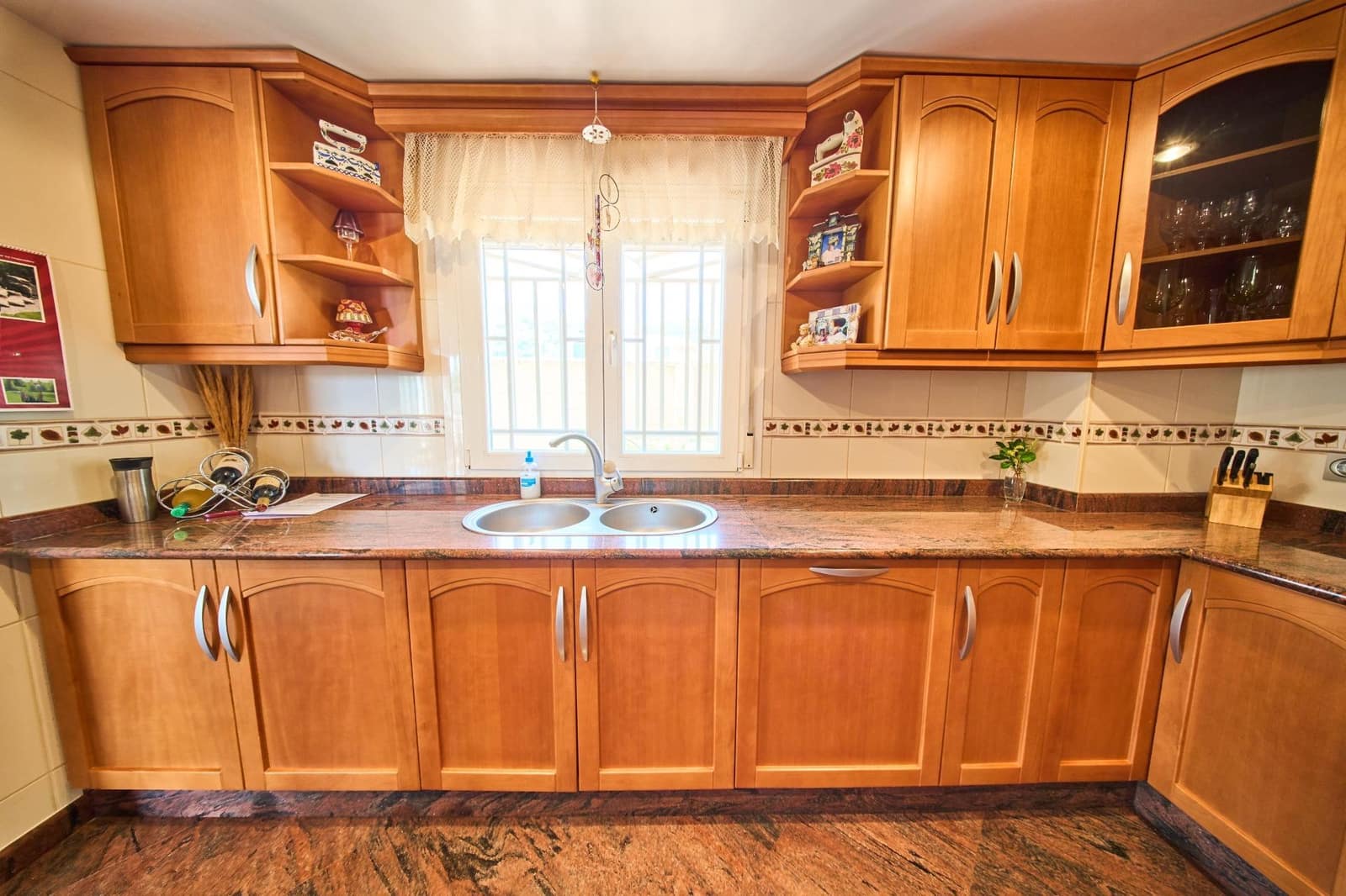 3 soveværelse Villa til salg i Dilar med swimmingpool garage - € 595.000 (Ref: 9938377)