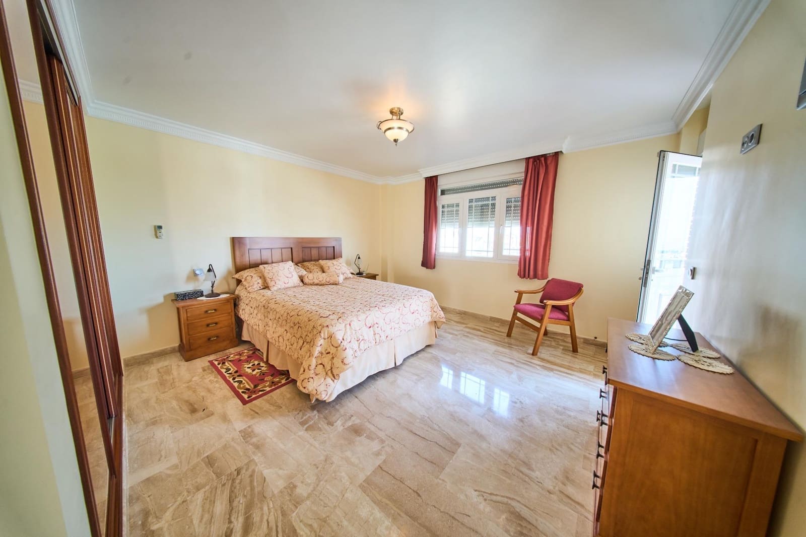 3 soveværelse Villa til salg i Dilar med swimmingpool garage - € 595.000 (Ref: 9938377)
