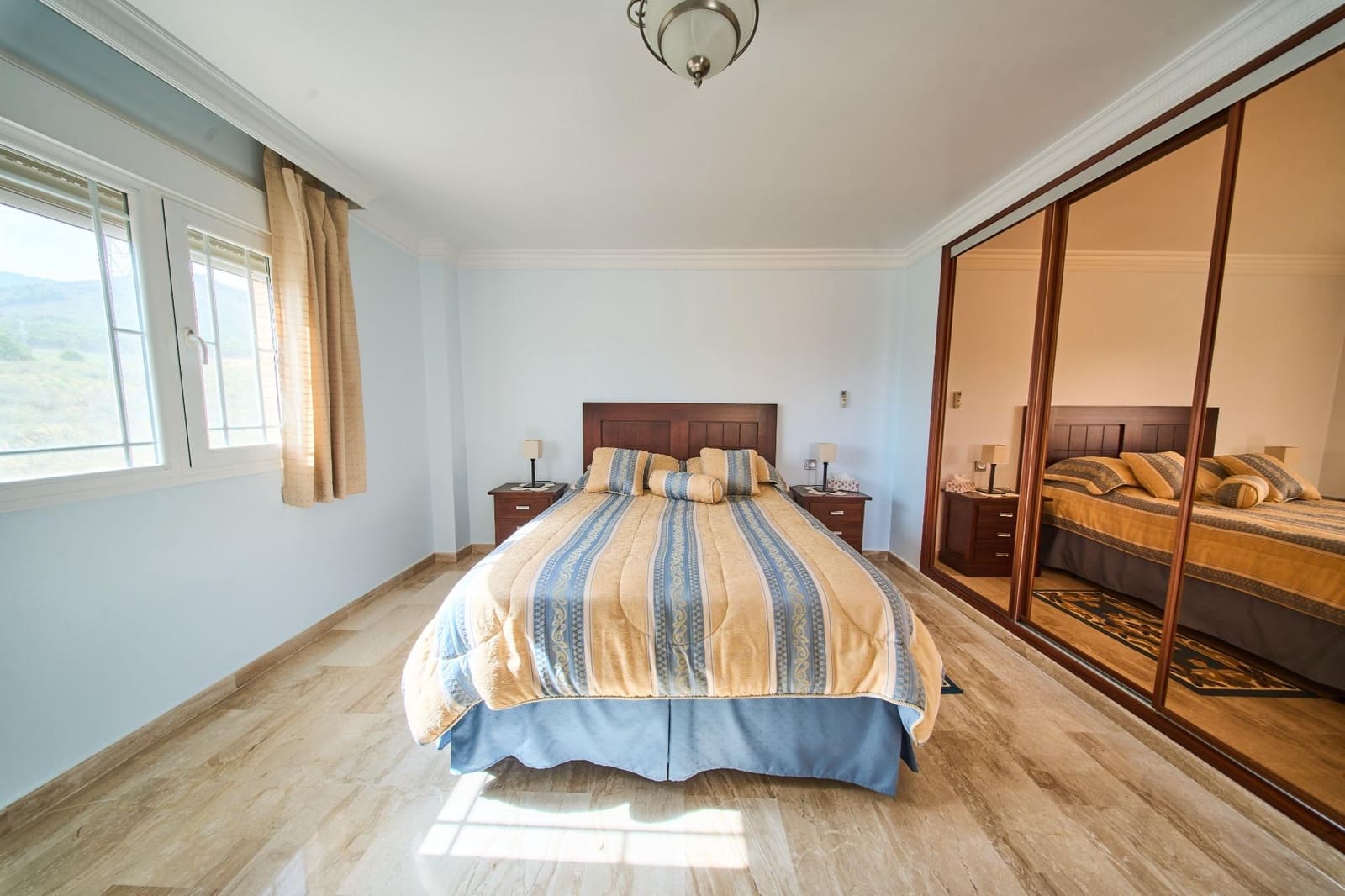 3 soveværelse Villa til salg i Dilar med swimmingpool garage - € 595.000 (Ref: 9938377)