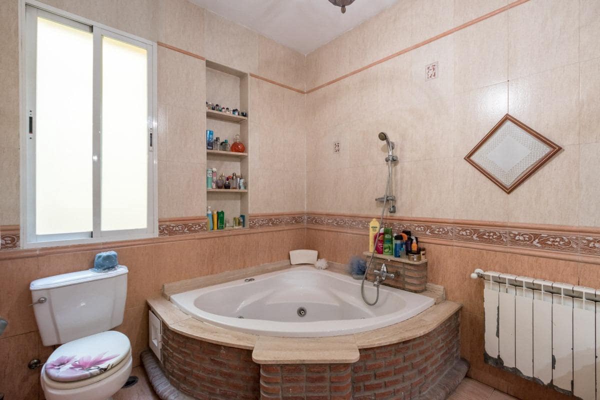 6 soveværelse Villa til salg i Albolote med swimmingpool - € 399.000 (Ref: 9942710)