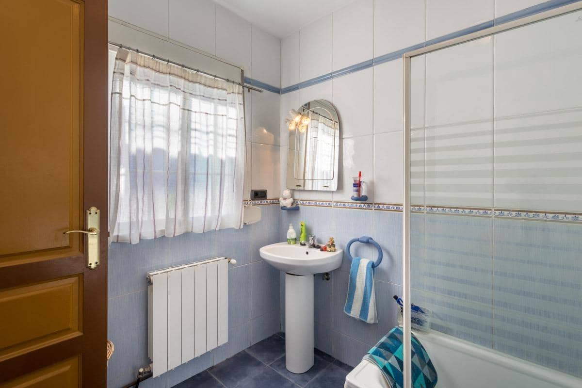 6 soveværelse Villa til salg i Albolote med swimmingpool - € 399.000 (Ref: 9942710)