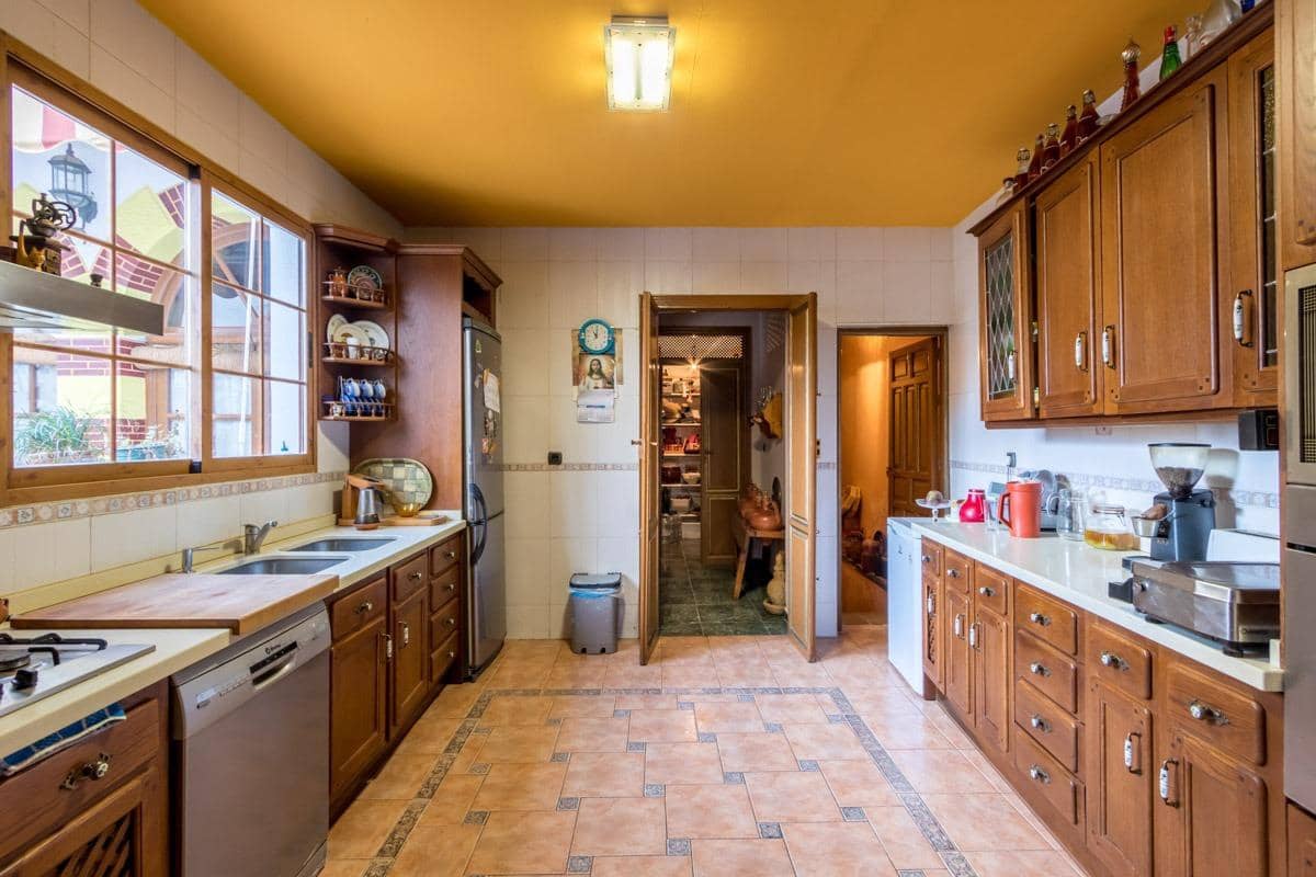 6 soveværelse Villa til salg i Albolote med swimmingpool - € 399.000 (Ref: 9942710)