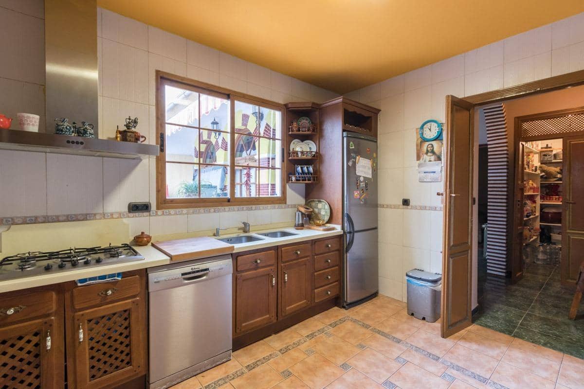 6 soveværelse Villa til salg i Albolote med swimmingpool - € 399.000 (Ref: 9942710)