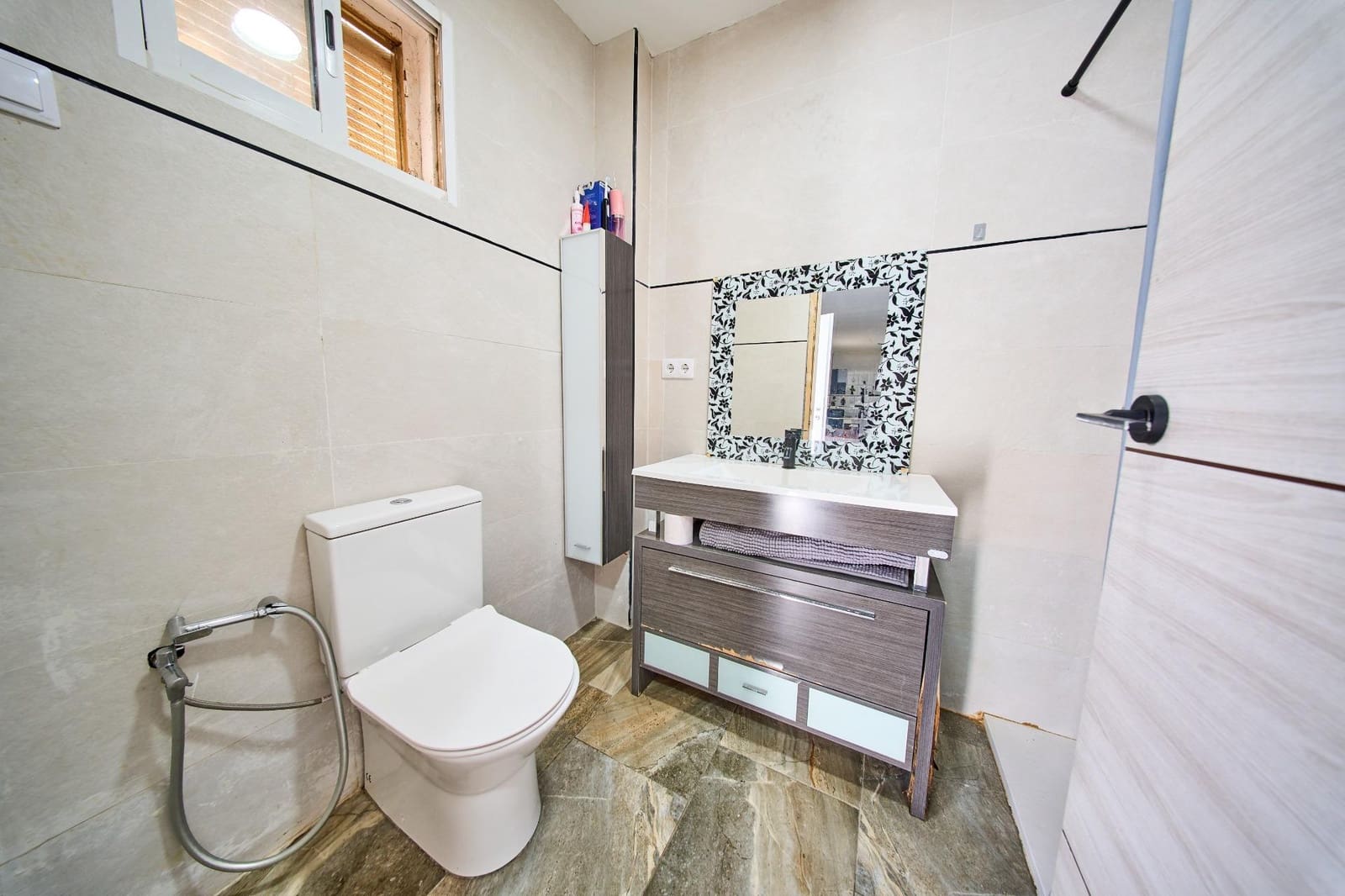3 Zimmer Haus zu verkaufen in Granada Stadt - 135.000 € (Ref: 9950001)