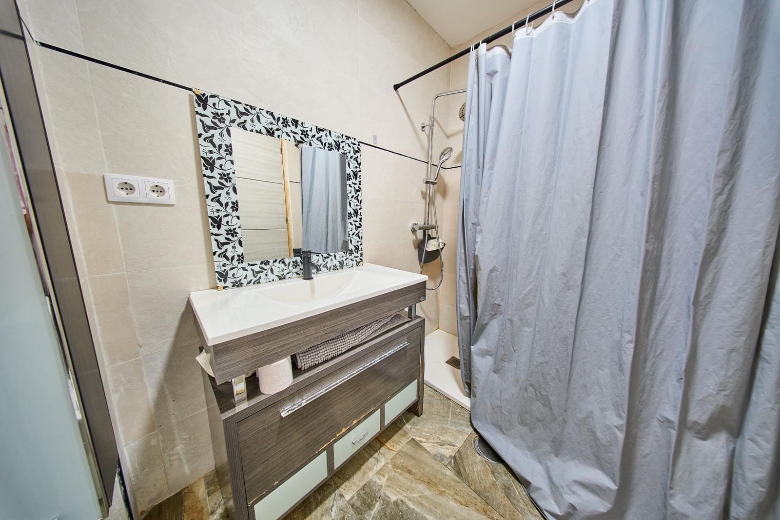 3 Zimmer Haus zu verkaufen in Granada Stadt - 135.000 € (Ref: 9950001)