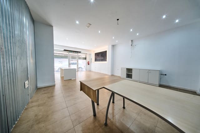 Commercieel te koop in Centro, Granada stad - € 219.900 (Ref: 9952797)