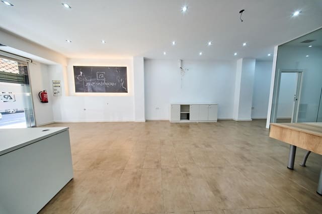 Commercieel te koop in Centro, Granada stad - € 219.900 (Ref: 9952797)