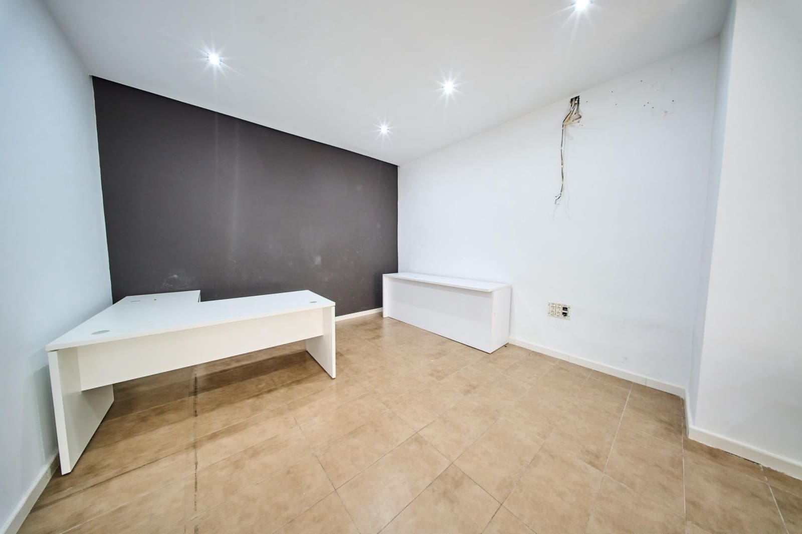 Komercyjne na sprzedaż w Miasto Grenada - 219 900 € (Ref: 9952797)