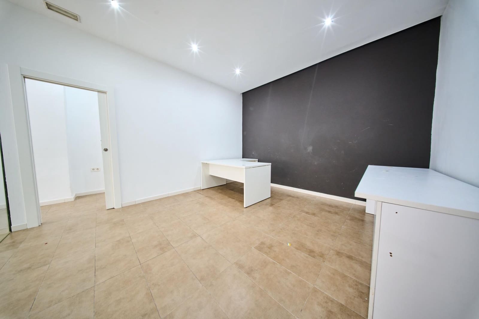 Komercyjne na sprzedaż w Miasto Grenada - 219 900 € (Ref: 9952797)