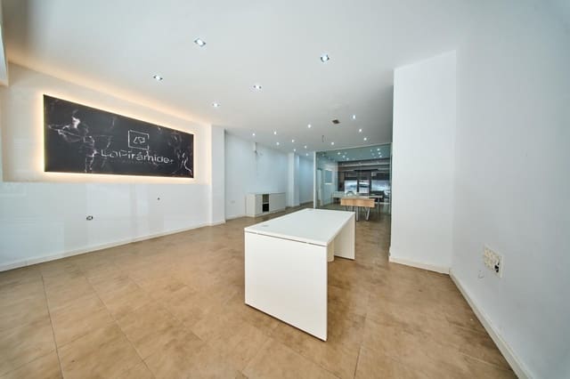 Commercieel te koop in Centro, Granada stad - € 219.900 (Ref: 9952797)