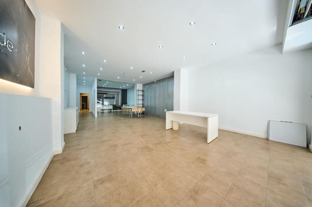 Commercieel te koop in Centro, Granada stad - € 219.900 (Ref: 9952797)