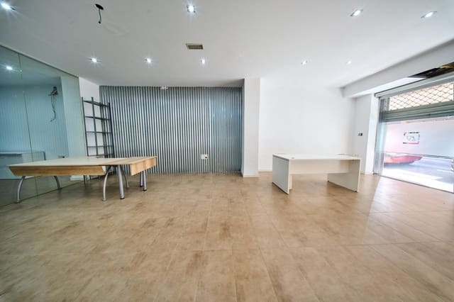 Commercieel te koop in Centro, Granada stad - € 219.900 (Ref: 9952797)