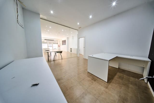 Commercieel te koop in Centro, Granada stad - € 219.900 (Ref: 9952797)