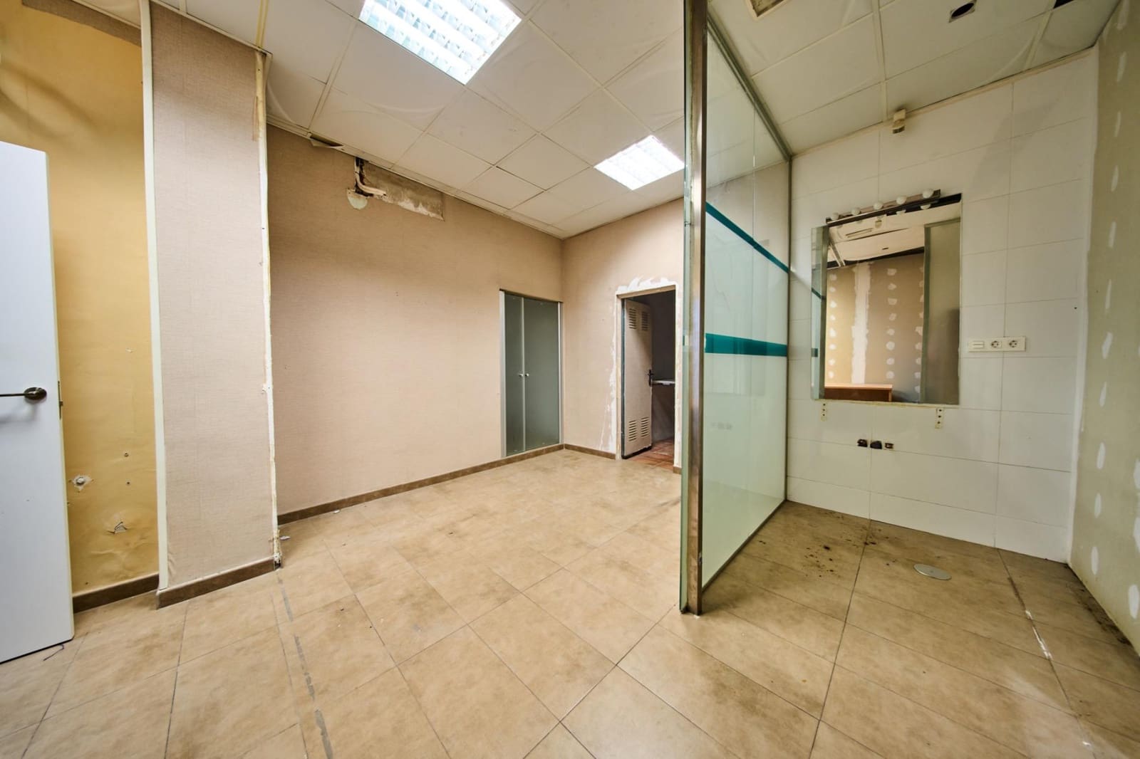 Komercyjne na sprzedaż w Miasto Grenada - 219 900 € (Ref: 9952797)