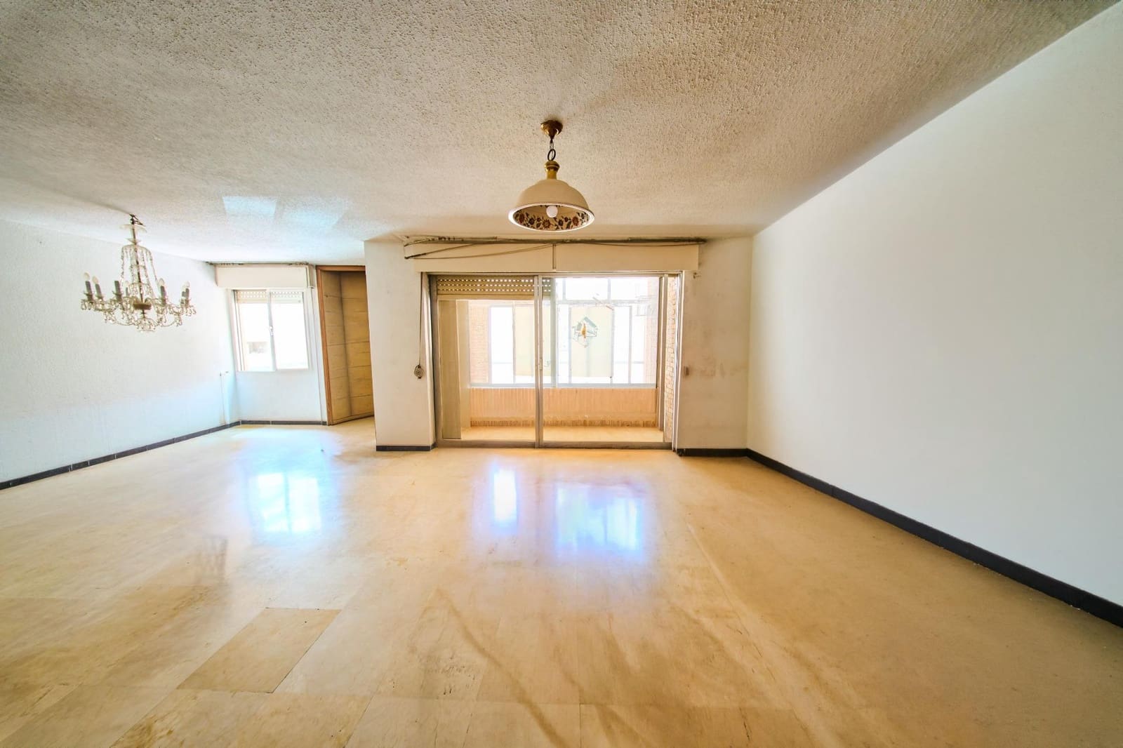 4 sypialnia Mieszkanie na sprzedaż w Miasto Grenada z basenem garażem - 395 000 € (Ref: 9965465)