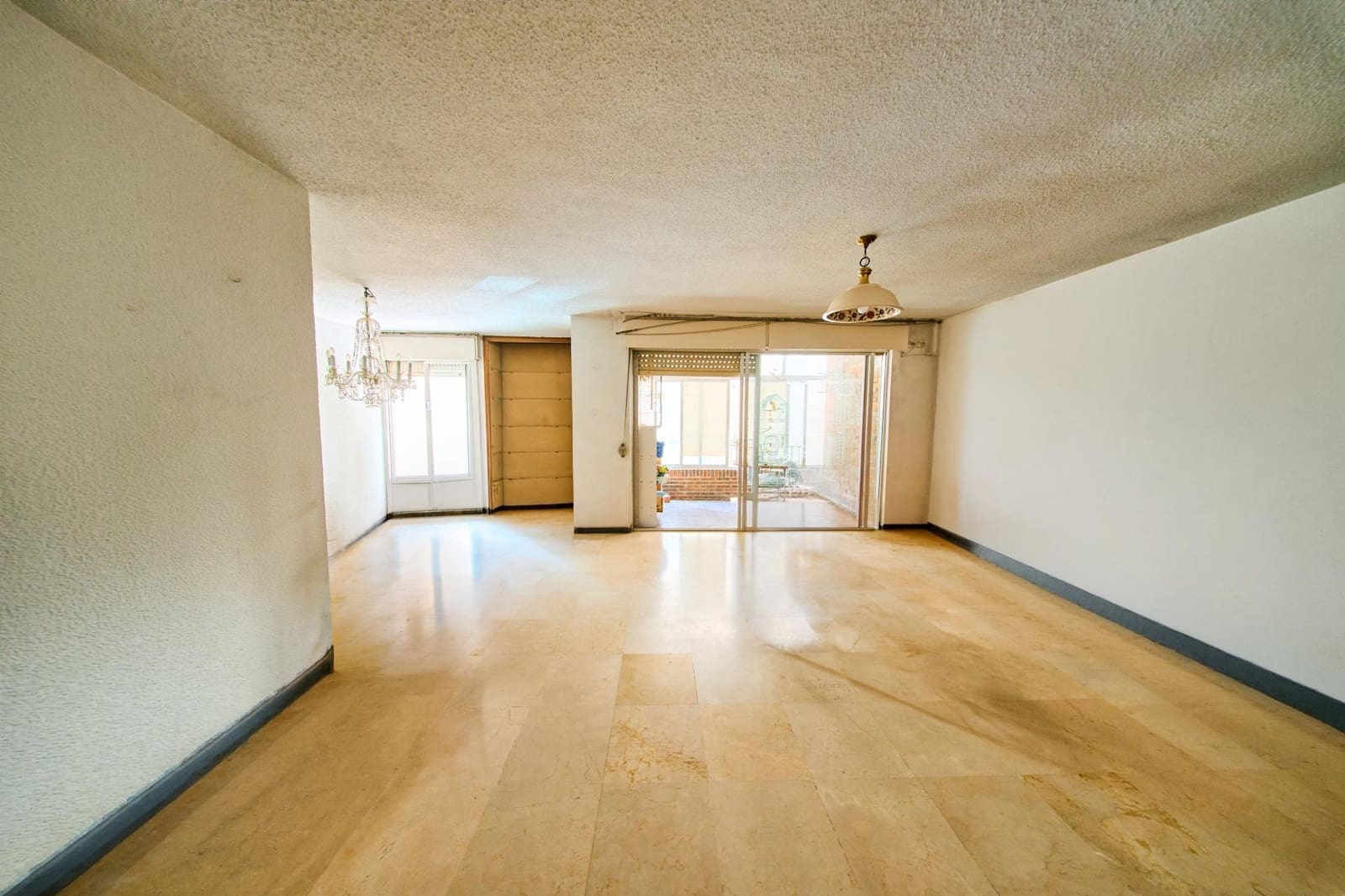 4 sypialnia Mieszkanie na sprzedaż w Miasto Grenada z basenem garażem - 395 000 € (Ref: 9965465)