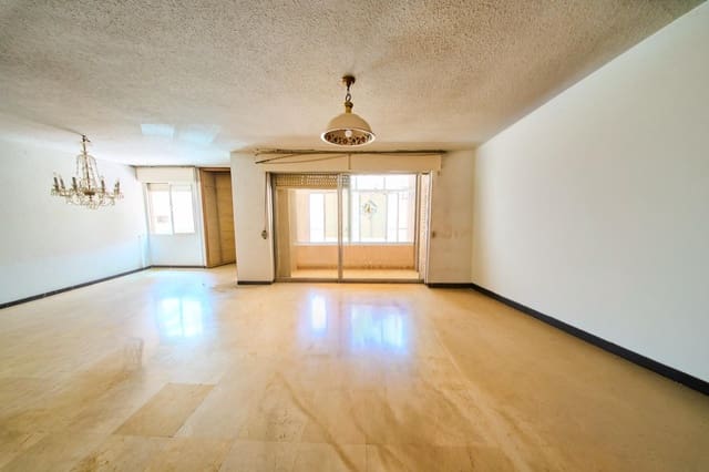 4 sypialnia Mieszkanie na sprzedaż w Miasto Grenada z basenem garażem - 395 000 € (Ref: 9965465)