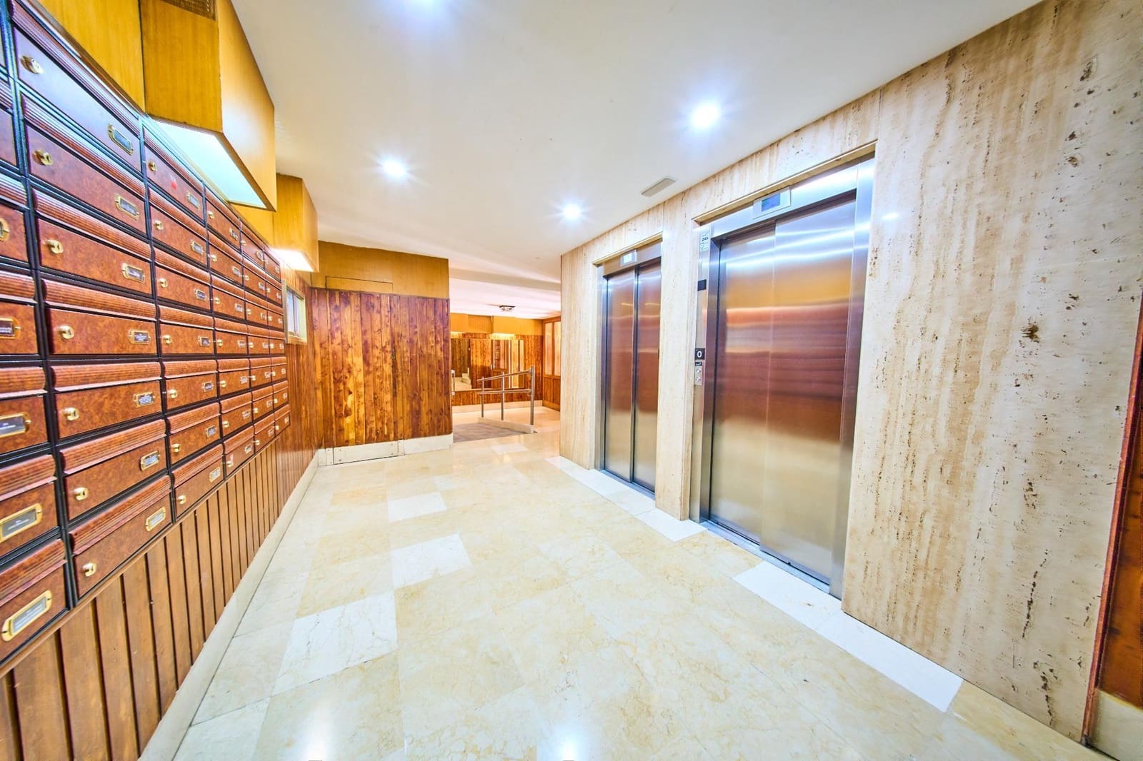 4 sypialnia Mieszkanie na sprzedaż w Miasto Grenada z basenem garażem - 395 000 € (Ref: 9965465)