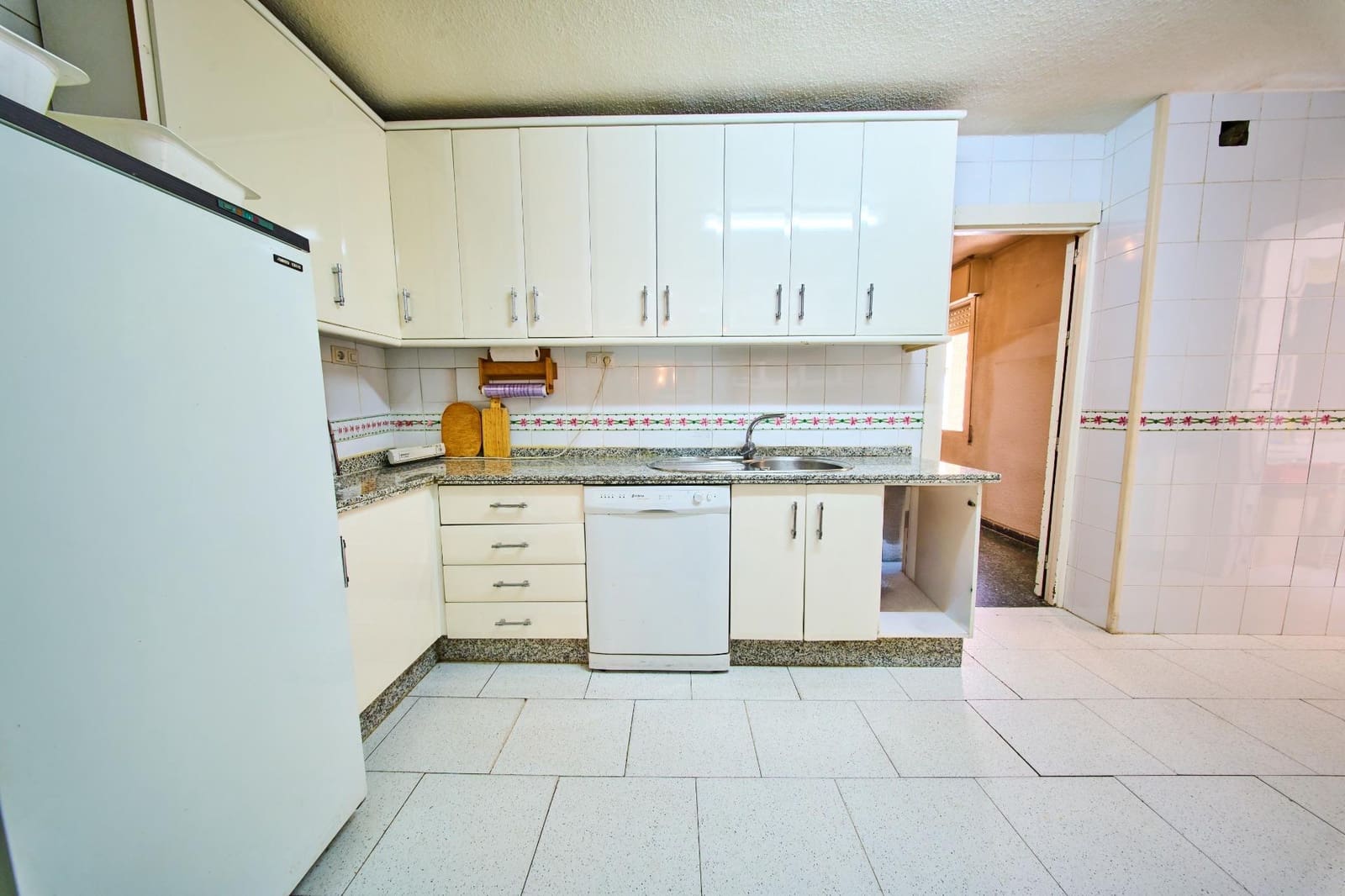 4 sypialnia Mieszkanie na sprzedaż w Miasto Grenada z basenem garażem - 395 000 € (Ref: 9965465)