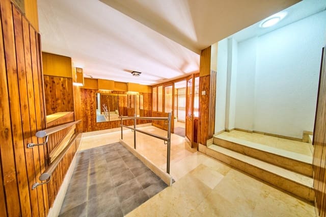 4 sypialnia Mieszkanie na sprzedaż w Miasto Grenada z basenem garażem - 395 000 € (Ref: 9965465)