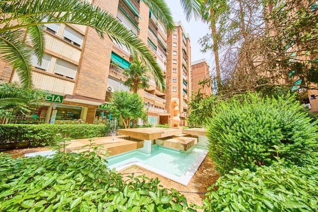4 sypialnia Mieszkanie na sprzedaż w Miasto Grenada z basenem garażem - 395 000 € (Ref: 9965465)